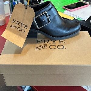 FRYE AND CO. Women’s 6.5 Black Buckle Boots